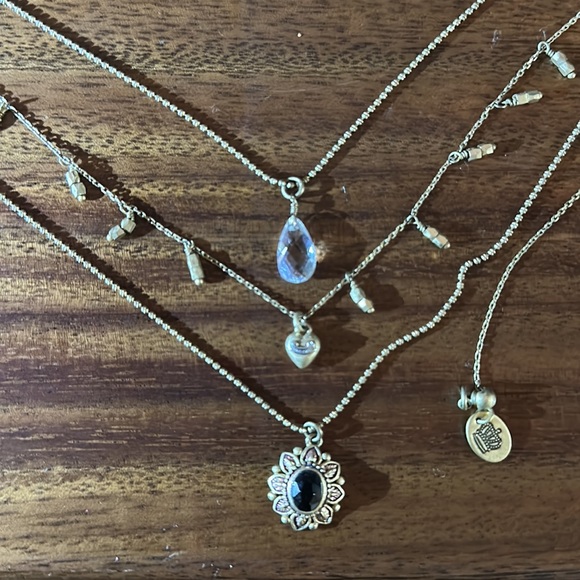 Juicy Couture Gold 3 Layer Necklace - Picture 4 of 4